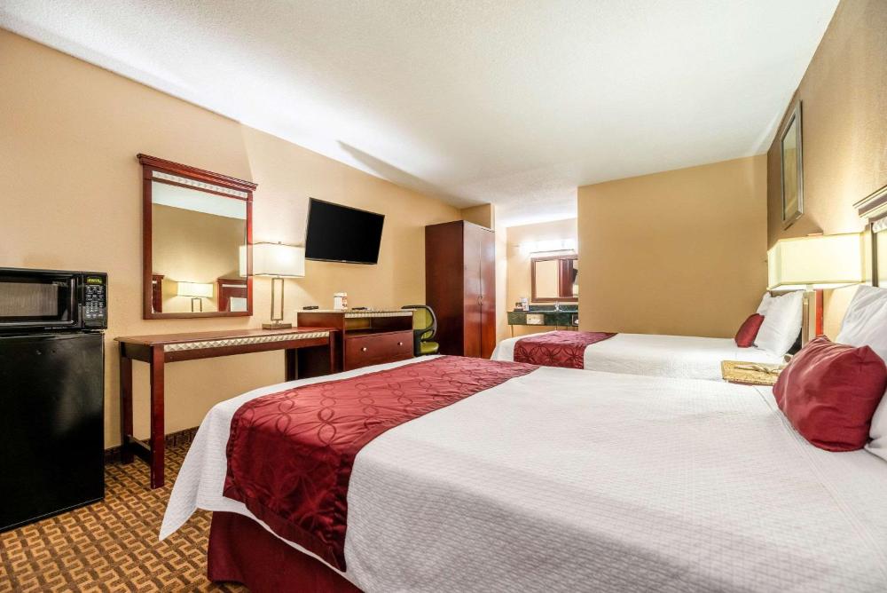 Double Room with Two Double Beds - Accessible/Non-Smoking interior